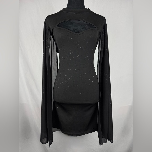 Elegant Black Dress with Cape Sleeves - Picture 3 of 7